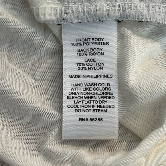 2/$25 EXPRESS White Sleeveless Lightweight Polyester Blouse Size Large - Picture 5 of 7